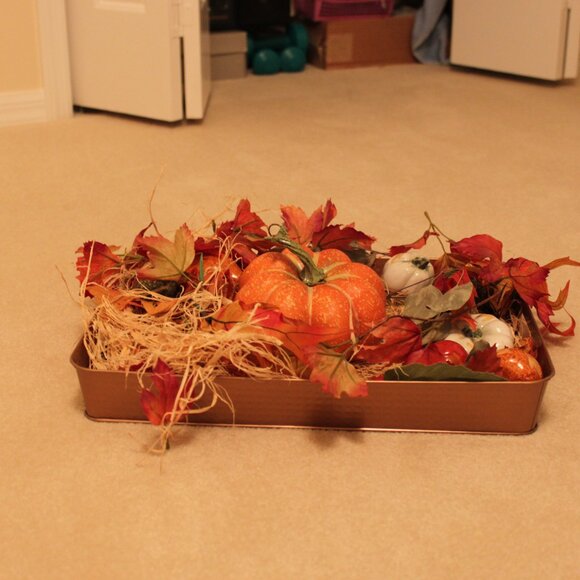 12" x 16 1/2" copper colored tin serving tray/centerpiece perfect for fall decor - Picture 3 of 10
